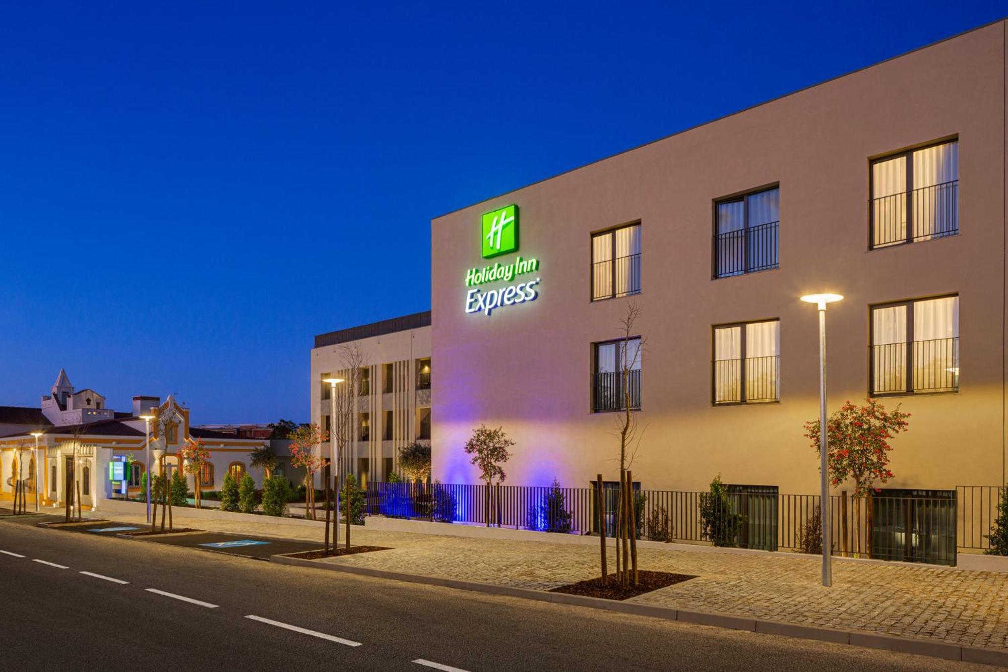 Holiday Inn Express Evora By Ihg Экстерьер фото